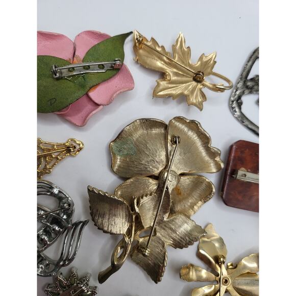 Vintage Brooch Lot of 14 Mixed Floral & Rhinestone Pins, Wear or Resell - Picture 12 of 12